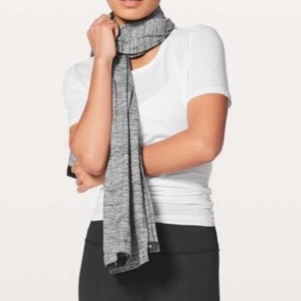 Lululemon Vinyasa Scarf in Black Herringbone - Picture 2 of 7